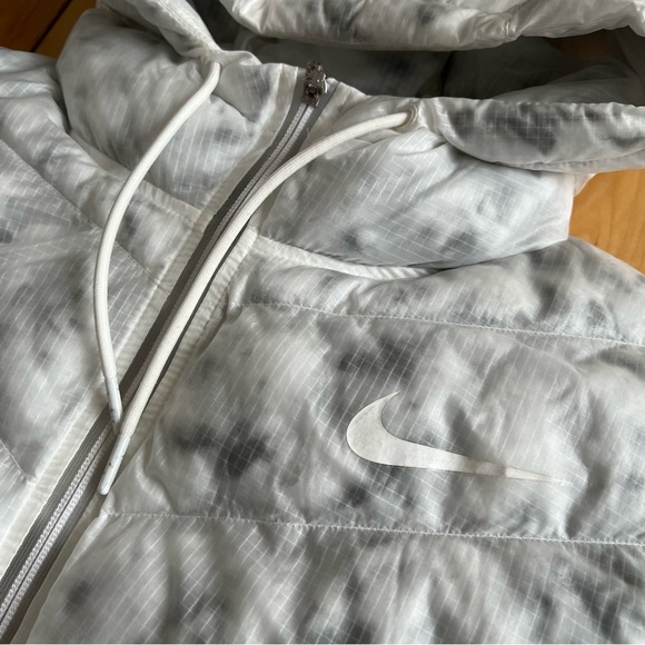 White Nike lightweight puffer - Picture 2 of 7